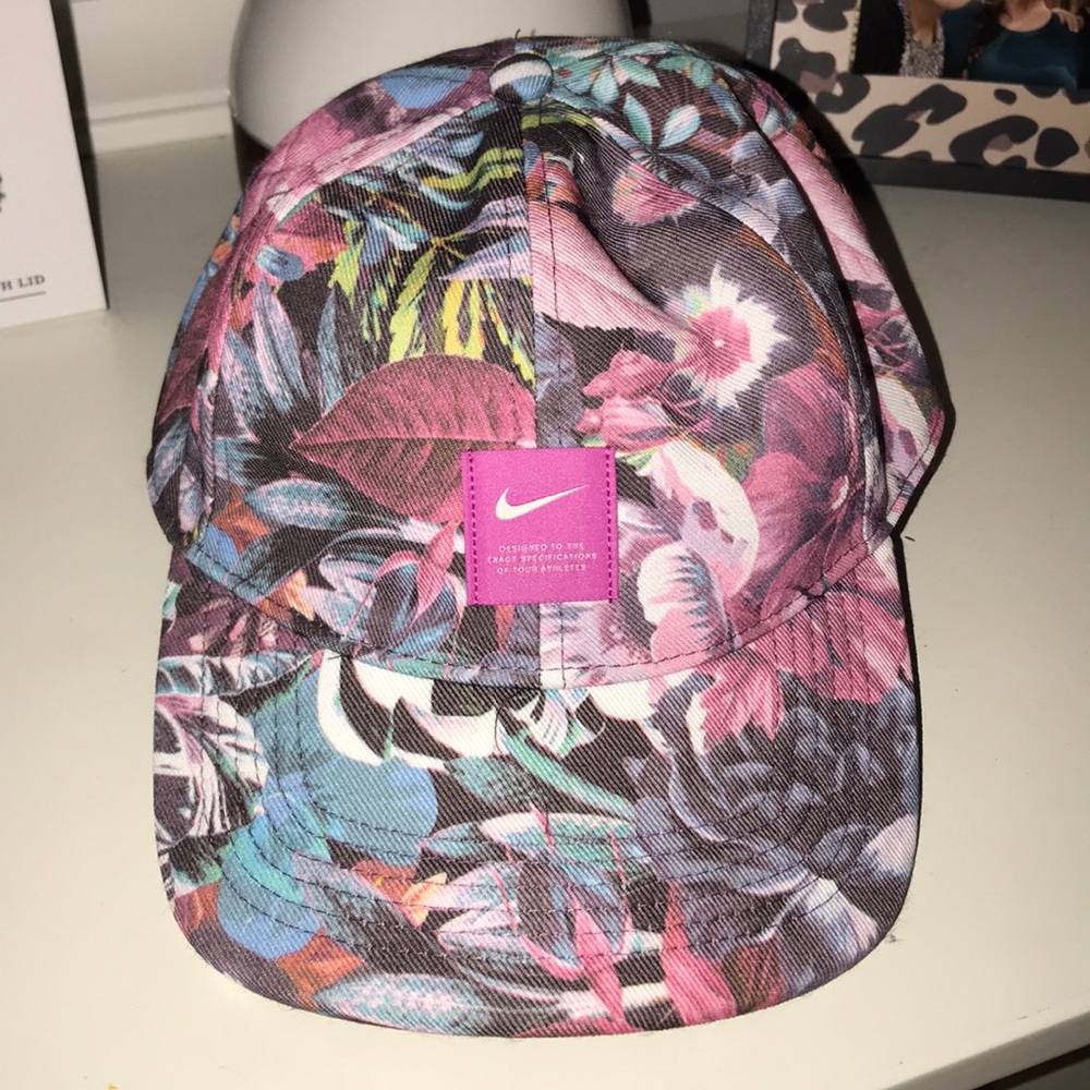 ANSOLUTELY BRAND NEW NIKE HAT!!